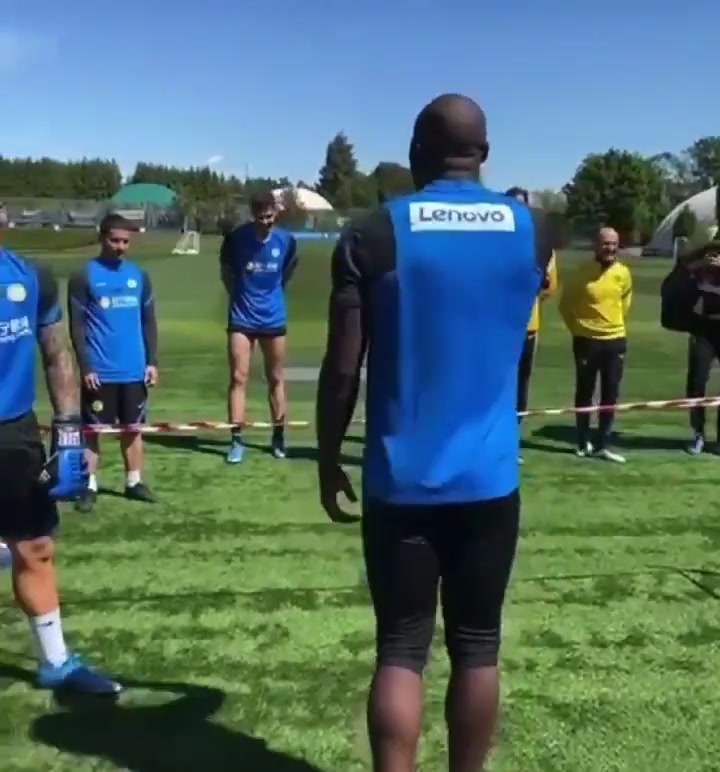 孔蒂換下勞塔羅后他非常生氣所以他們在賽后通過打拳宣泄