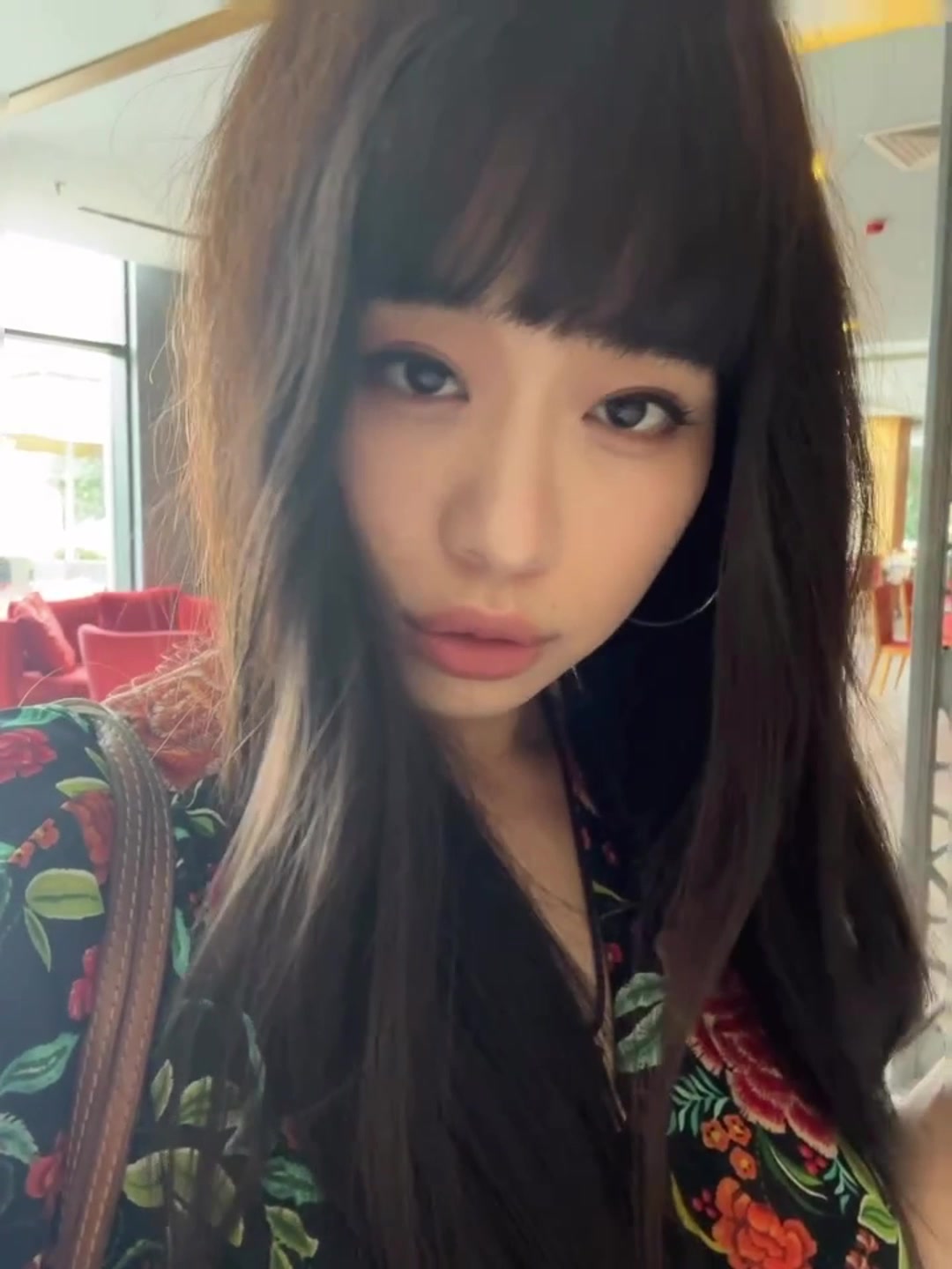 大老師性感自拍這樣看還真有點(diǎn)像海淀蔡依林