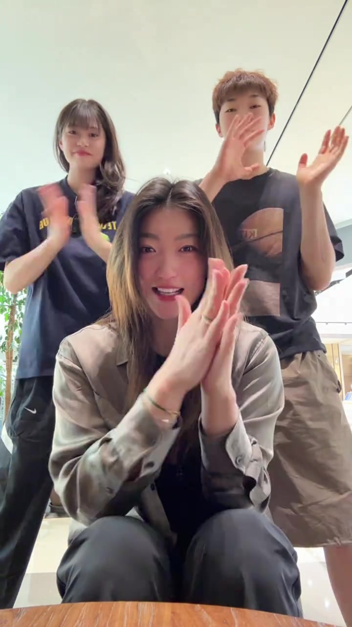 好久不見(jiàn)李夢(mèng)的shtuupanddance手勢(shì)舞