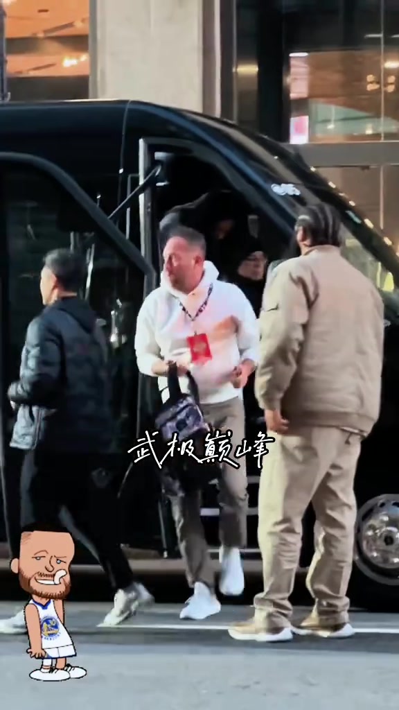 太會節約了庫里這座駕拉的人就是多呀