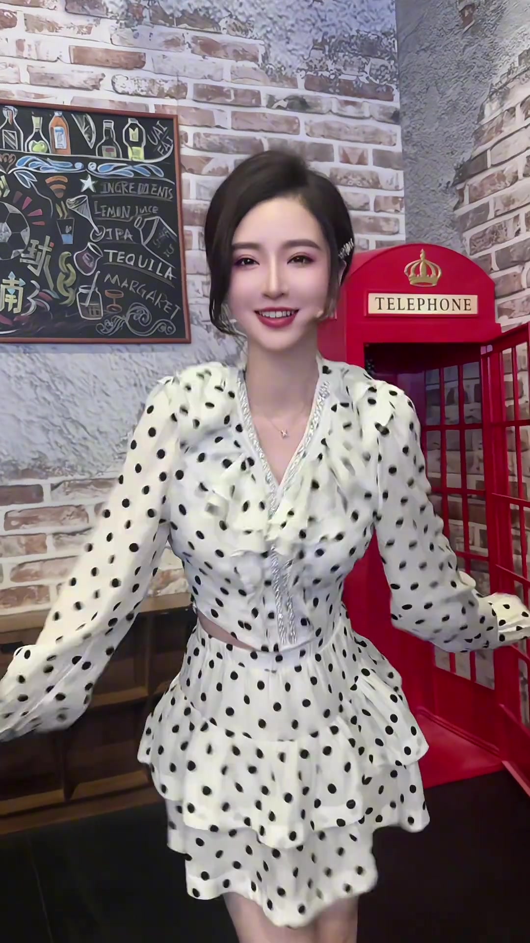 美女主播郭小仙兒沒(méi)有贊的話就再也不搖了