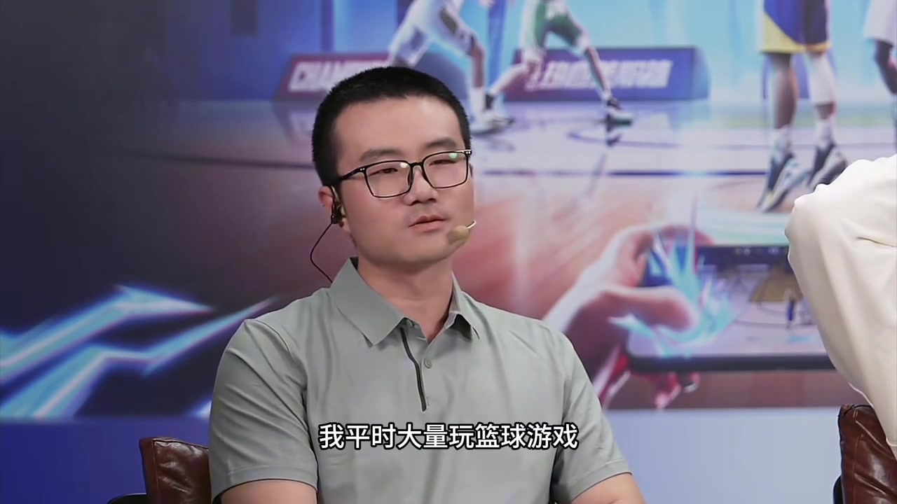 郭艾倫調侃靜雨上次晃倒你那個鏡頭比博爾特百米沖刺還標準