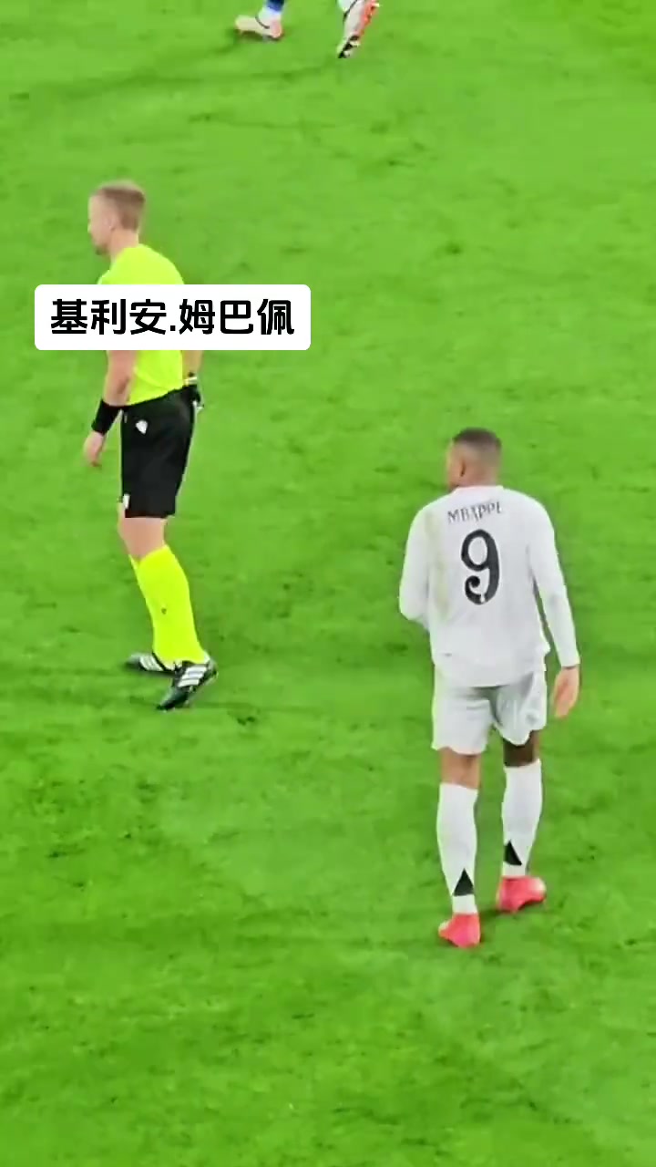 姆巴佩這脾氣是真好這球換個(gè)人可能早就急眼了吧