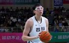 范子銘高薪無表現，球迷呼吁其離開，33歲老將更勝一籌。