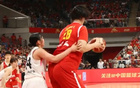 日本球員田中14號，偷掐張子宇頭發(fā)！宮魯鳴憤怒。