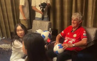 米盧觀戰(zhàn)蘇超，穿川隊隊服助威常州