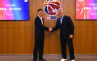 CBA新董事長(zhǎng)選秀大會(huì)念錯(cuò)名，與肖華差距大。